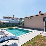 Vila Daris *