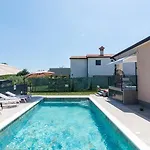 Vila Daris Veli Turini